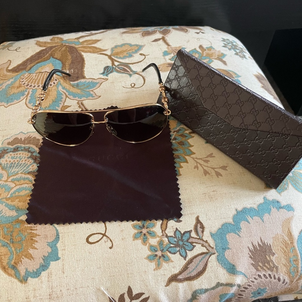 GUCCI Sunglasses with Gucci cloth Gucci case